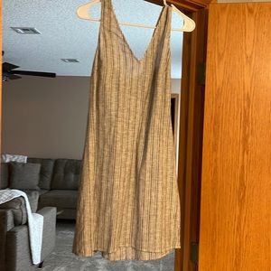 Fun linen dress, with an open back and tie